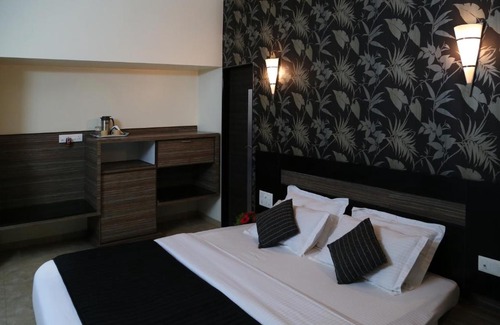 Cidco Hotel | Hotel The Leaf