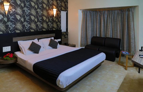 Cidco Hotel | Hotel The Leaf