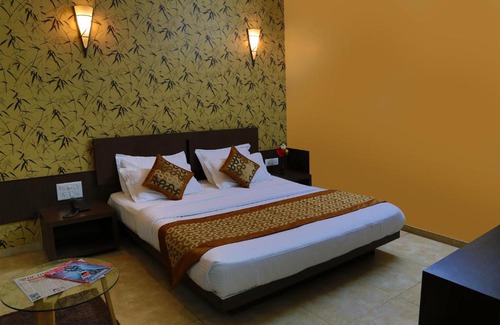 Cidco Hotel | Hotel The Leaf