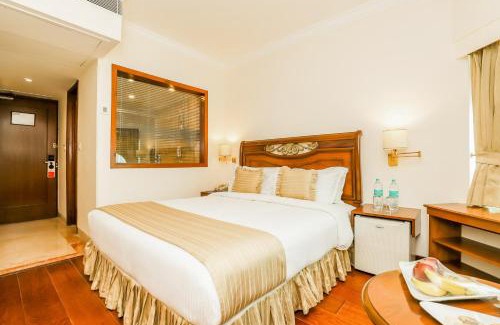 Connaught Place Hotel | Hotel The Royal Plaza
