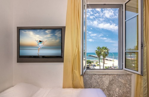 Marina di Massa Hotel | Hotel Tirreno