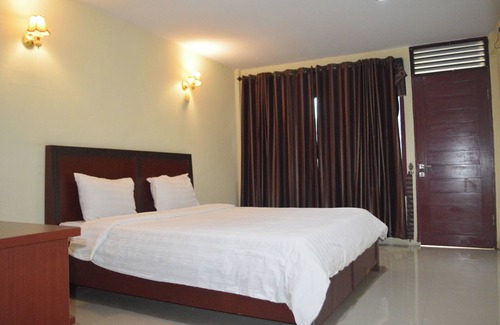 Parapat Hotel | Hotel Toba Shanda By Helocus