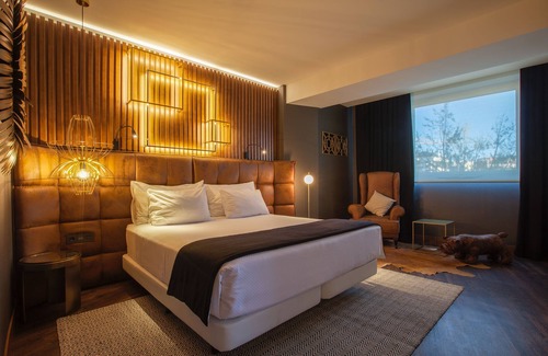 Primer Ensanche Hotel | Hotel Tres Reyes Pamplona