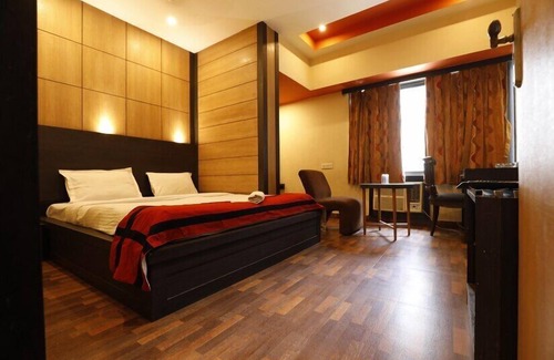 Bhowanipore Hotel | Hotel Trimoorti