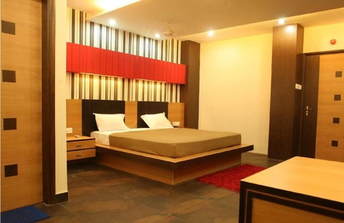 Bhowanipore Hotel | Hotel Trimoorti