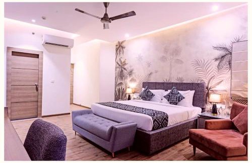 Rakabganj Hotel | HOTEL V J - INTERNATIONAL PALACE Near Park - A Premium Hotel In Agra