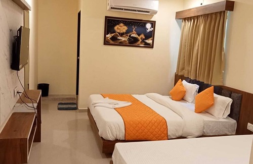 Vadodara Hotel | Hotel V R Villa