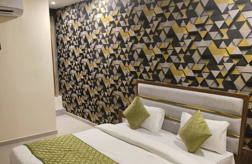 Vadodara Hotel | Hotel V R Villa