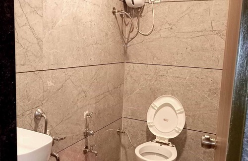 Vadodara Hotel | Hotel V R Villa