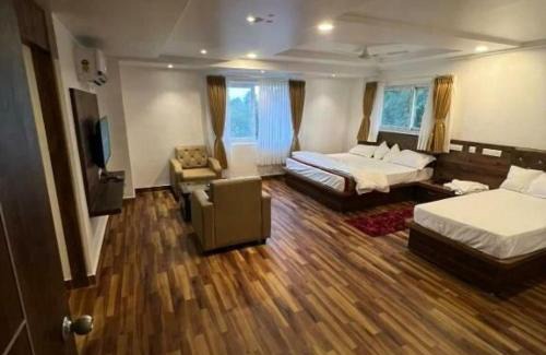 Hanmakonda Hotel | Hotel Vaishnavi Grand