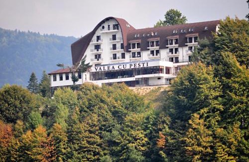 Arefu Hotel | Hotel Valea cu Pesti