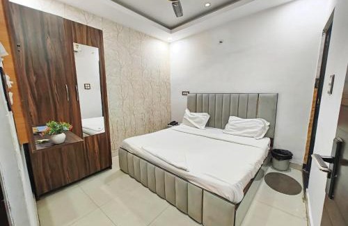 Delhi Hotel | Hotel VCR INN