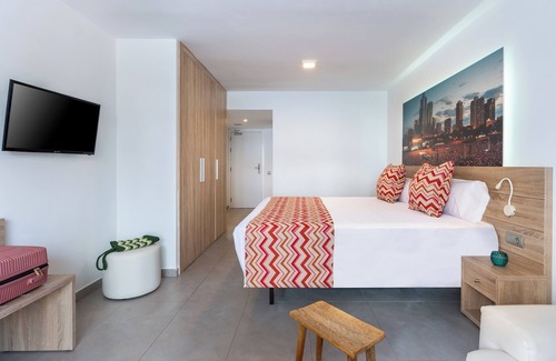 Sant Jordi de Ses Salines Hotel | Hotel Vibra Bossa Flow - Adults Only