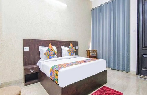 Sector 51 Hotel | Hotel Viraj