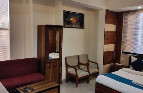 Shivalik Nagar Hotel | Hotel Vistara Grand