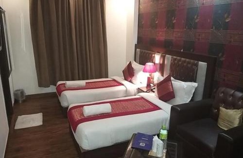 Pashim Vihar Hotel | Hotel Waterfall Paschim Vihar Delhi