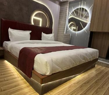 Surat Hotel | hotel we rooms