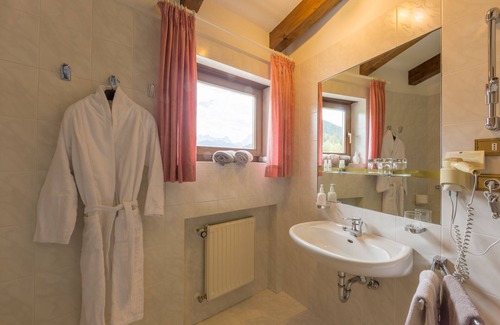 Monguelfo Hotel | Hotel Weisses Lamm