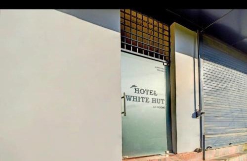 Bahadurgarh Hotel | Hotel White Hut