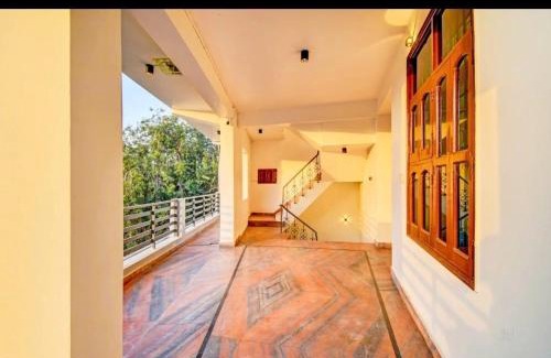 Bahadurgarh Hotel | Hotel White Hut