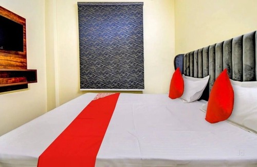 Bahadurgarh Hotel | Hotel White Hut