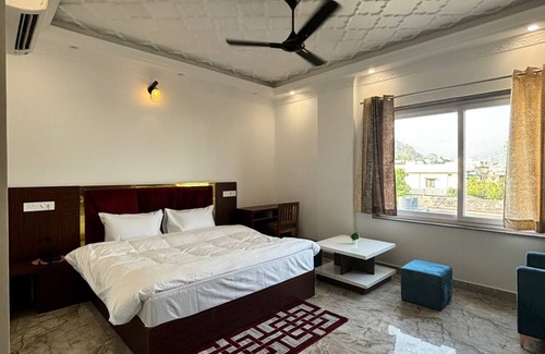Haldwani Hotel | Hotel white inn