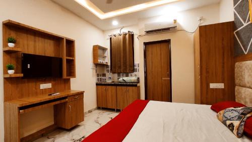 Phagwara Hotel | HOTEL WONDER STAYS - For Couples, Students, Faculties, Corporates