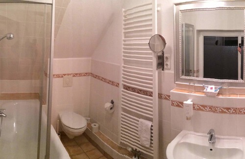 Ovelgoenne Hotel | Hotel zur Heidebluete