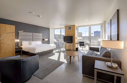 Iowa City Hotel | hotelVetro Iowa City, Tapestry Collection by Hilton