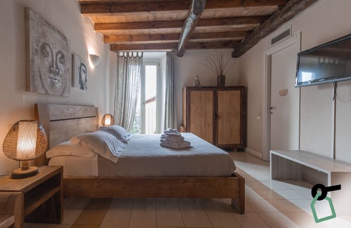 Vezzano Ligure Hotel | Hotiday Vezzano Ligure
