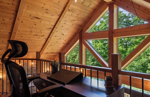 Val-des-Lacs Ski Chalet | HotTub-BBQ-BasketBall-Fireplace-Smart TV-Tremblant