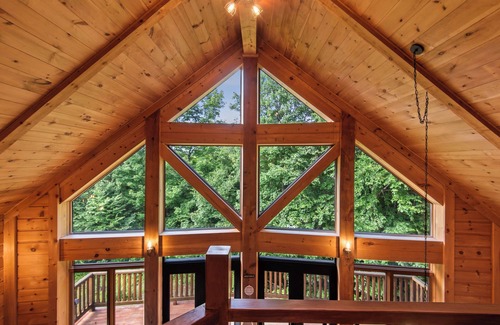 Val-des-Lacs Ski Chalet | HotTub-BBQ-BasketBall-Fireplace-Smart TV-Tremblant