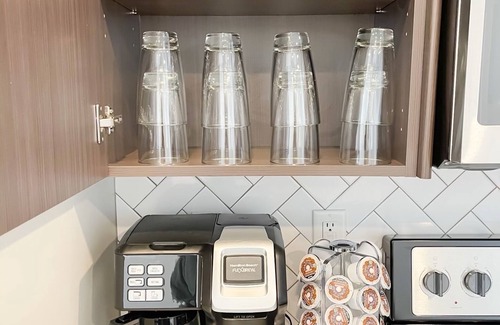 Draper Apartment | HotTub/Gym/KingBed/FiberInternet/PetFriendly