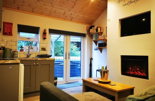 Limavady Cabin | HotTub-Nature-FamilyFriendly-WiFi-Parking