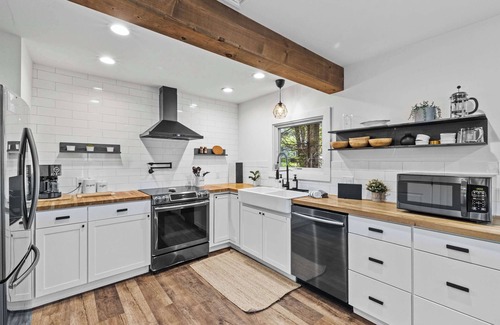 Long Pond House | HotTub,Walk2Beach,Indoor/Outdoor Pools,DogFriendly