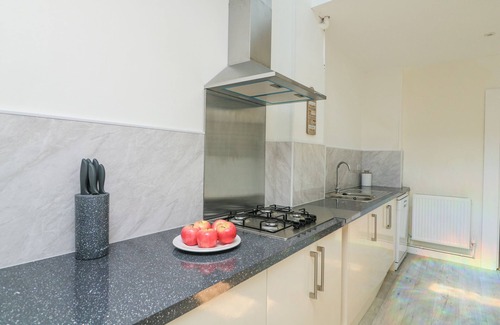 Saint John Cottage | HOUGOUMONT COTTAGE, pet friendly, with a garden in Millbrook