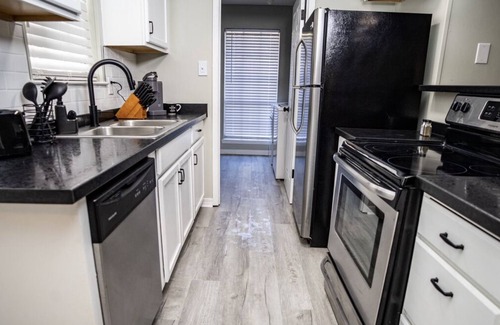 Mobile Apartment | Hour From Beaches Near USA Jaguars' Campus!! ⭐️