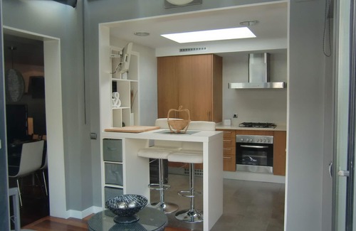 L'Hospitalet de Llobregat House | House with pool, garden and well connected