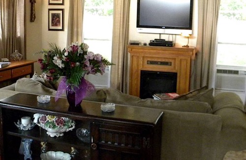 Fredericksburg House | House ∙ 1 bedroom ∙ 2 guests