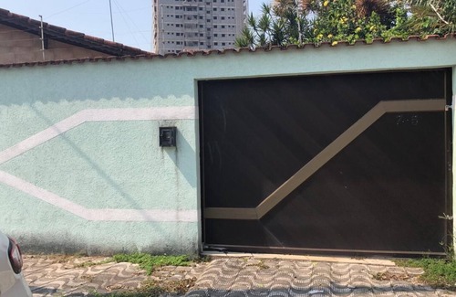 Real House | HOUSE 2 BLOCKS FROM THE SEA