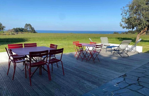 Le Palais House | House 200 m from the beach with sea view, terrace, garden, Wifi