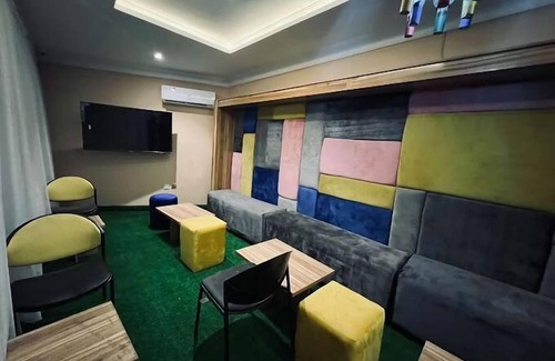 Oshodi-Isolo Hotel | House 27