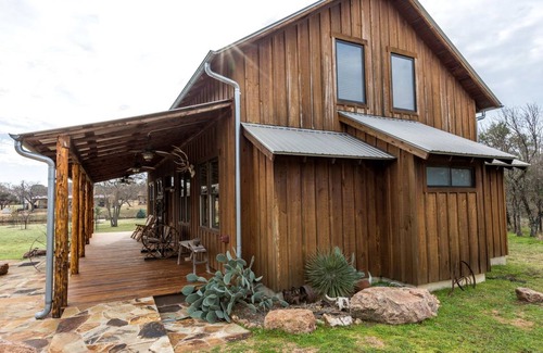 Buchanan Dam House | House ∙ 4 bedrooms ∙ 20 guests