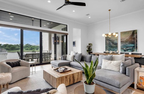 Burnet House | House ∙ 4 bedrooms ∙ 14 guests