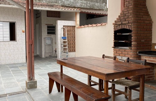 Real House | House 4 Suites, Large Space for Barbecue for 16 people.