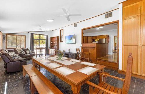 Nichols Point House | House ∙ 5 bedrooms ∙ 14 guests