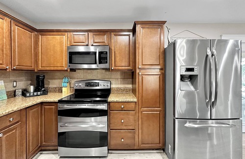Fort Walton Beach House | House 5 min to Beach, Fire Pit, Deck, Pickleball, Pet Friendly