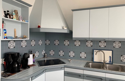 Ploneour-Lanvern House | House 5km from the seaside