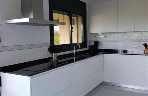 Sant Pere Pescador Ski Chalet | House Amfora 70, in 1st line, A/C, Wi-Fi, private pool, barbecue, garden.