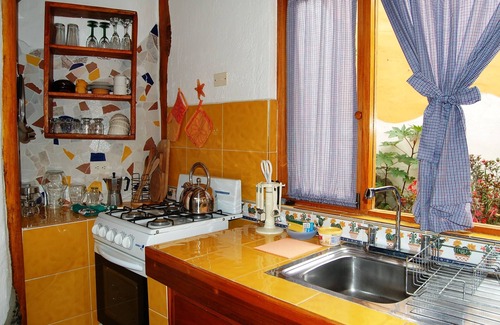 Tumbaco House | House Anahi. Beautiful, cozy and independent house. Quiet in contact with nature